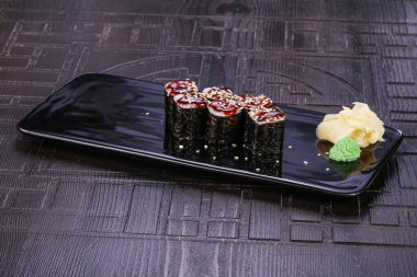 Japon mutfağı - Yılan balığı ve yumuşak peynirli rulo