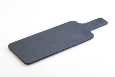 Siyah taş tahtası beyaz arkaplanda izole edildi