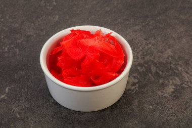 Asya mutfağı terbiye edilmiş zencefil kökü kasede.