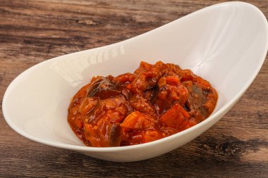 Domatesli ve otlu patlıcan sote.