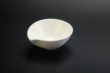 Siyahın üzerine servis için beyaz leke.