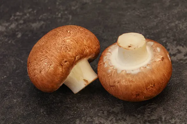 Smaklig Brun Champignons Över Bakgrunden — Stockfoto