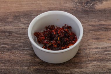 Vietnam usulü kızarmış biber soslu ve yağlı.