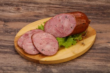 Baharatlı ve otlu füme jambon.