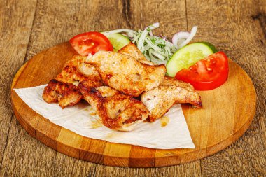 Sebzeli ızgara tavuk göğsü.