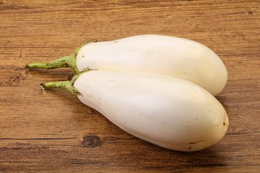 Olgun ve lezzetli organik patlıcan veya patlıcan