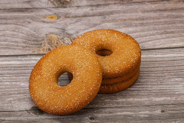 Tatlı ve çıtır çıtır zencefilli kurabiye yığını