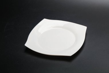 İzole edilmiş servis için beyaz boş tabak