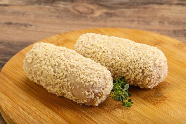 Fırında pişmemiş tavuk pirzolası.