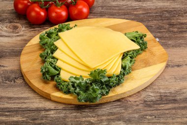 Dilimlenmiş Gauda peyniri.