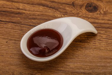 Geleneksel domates barbekü sosu kasede