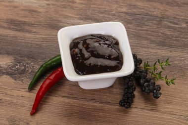 Et için baharatlı karabiber sosu.