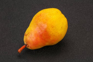 Arka planda taze sarı armut