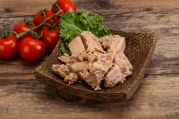 Lezzetli ton balığı filetosu kasede