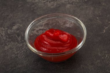 Lezzetli domates ketçapı kasede