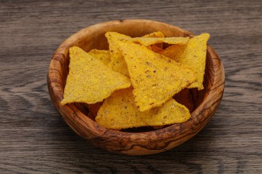 Meksika mısır cipsi üçgen yığını.