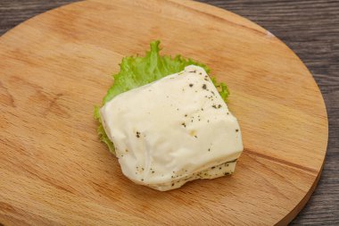 Izgara için naneli Yunan Halloumi peyniri