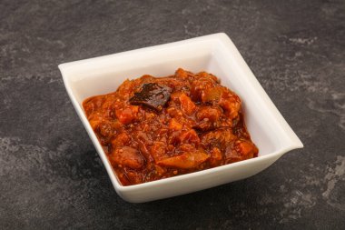 Domatesli ve otlu patlıcan sote.