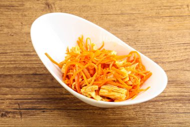 Havuçlu ve baharatlı Kore soya kuşkonmazı.