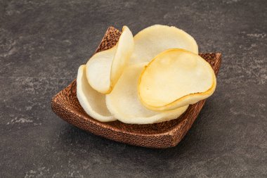 Asya usülü - kâsede ev yapımı karides cipsi