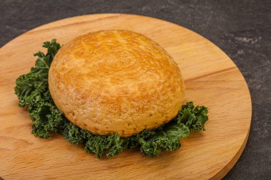 Tütsülenmiş Gürcistan geleneksel suluguni peyniri.