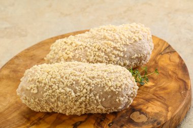 Fırında pişmemiş tavuk pirzolası.