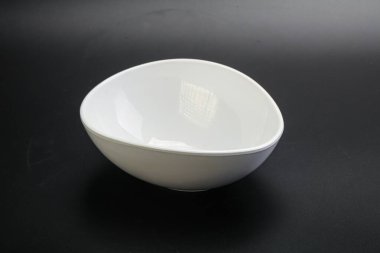 Siyahın üzerine servis için beyaz leke.