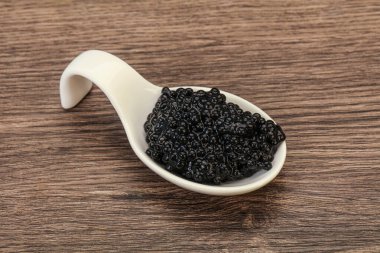 Lüks balık, kâsede siyah havyar.