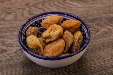 Kuru incirli meyve yığını.