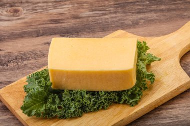 Lezzetli sarı Tilsiter peyniri.