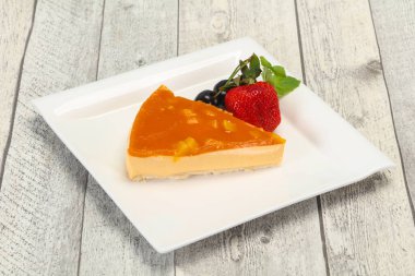 Kayısılı cheesecake çilekli ve naneli.