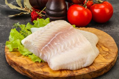 Pişirmek için çiğ pangasius fileto balığı.