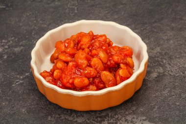 Domates soslu ve biberli fırında böbrek.