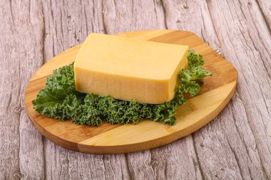 Lezzetli sarı Tilsiter peyniri.