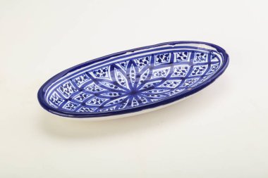 Mutfak için renkli boş kase izole