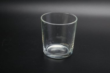 Asma ya da su için boş bardak