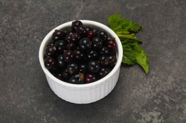 Taze taze siyah frenk üzümü