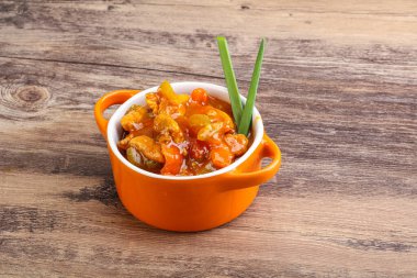 Sebzeli ve soslu et kebabı.