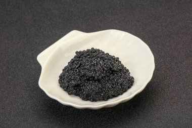 Lüks balık, kâsede siyah havyar.