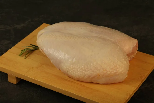 Poitrine Poulet Entière Crue Avec Peau Servie Romarin — Photo