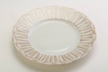 Mutfak için boş renk tabağı izole edildi