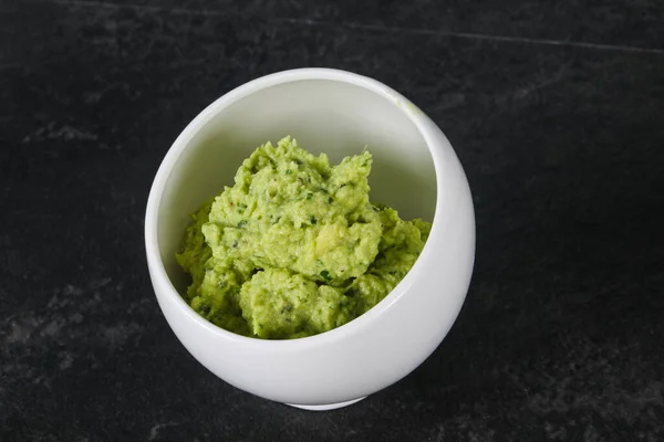 Saus Guacamole Alpukat Pedas Dengan Cabai — Stok Foto