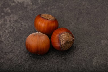 Fındık yığını doğal olarak izole edilmiş.