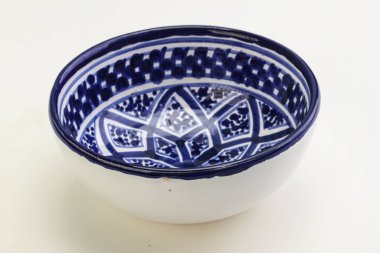 Mutfak için renkli boş kase izole