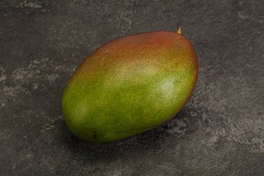 Olgun tropikal yeşil mango meyvesi 