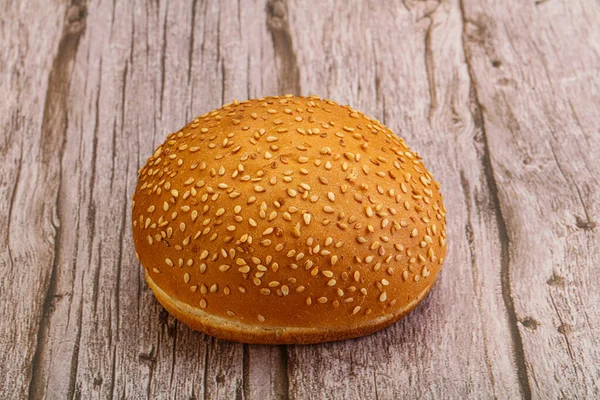 Färsk Hamburgerbröd Med Sesamfrön — Stockfoto