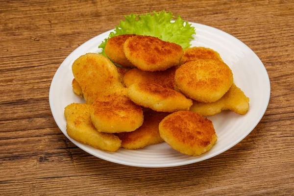 Nuggets Frango Saborosos Fritos Serviram Folhas Salada — Fotografia de Stock