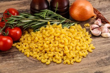 Çiğ İtalyan buğday makarnası - Chifferi rigati pişirmek için