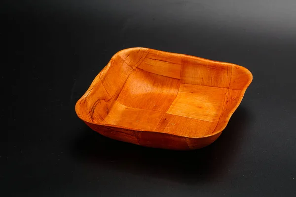 隔离厨房用的木制空碗 — 图库照片