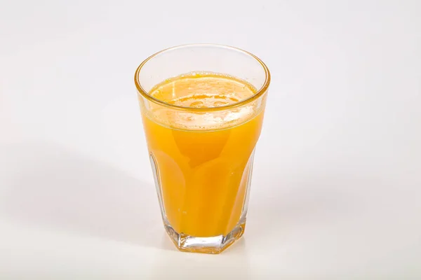 新鲜的酸橙天然果汁杯 — 图库照片